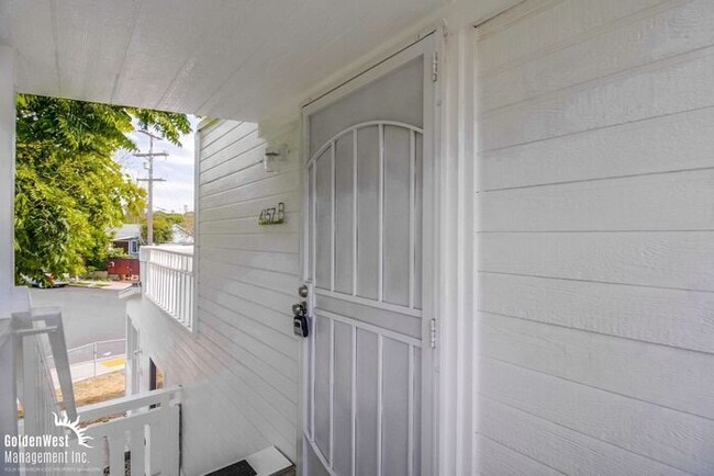 Building Photo - Comfortable Studio 1Ba with Private Deck i...