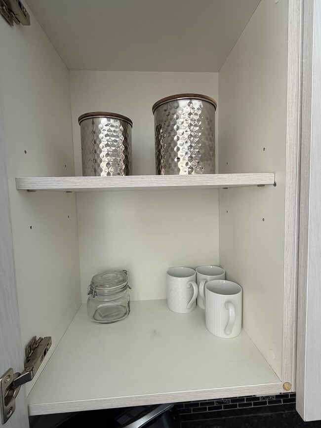 Building Photo - 203 W Crest Ave