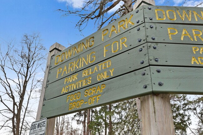 Foto del edificio - 2881 Meadowcrest Dr