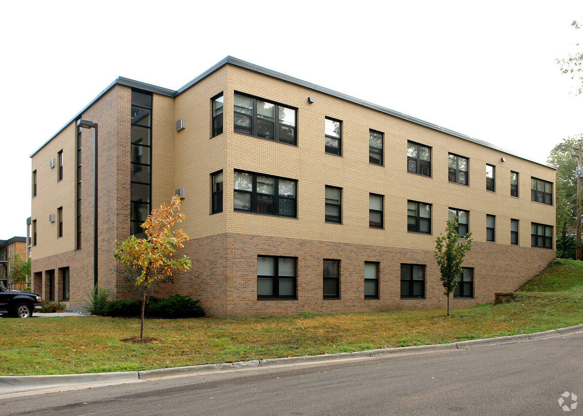 Primary Photo - Crestview Apartments