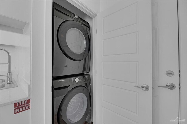 Foto del edificio - 5307 Vision St
