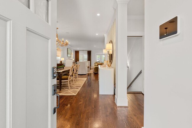 Building Photo - Fully Furnished 5 Bedroom Rental in 12 Sou...