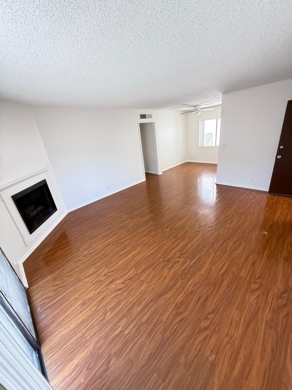 Foto del edificio - 14942 Burbank Blvd