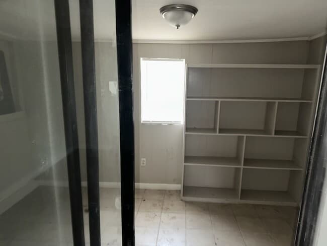 Foto del edificio - 5557 Dolphin Dr