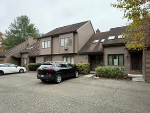 Building Photo - 7 Twin Oaks