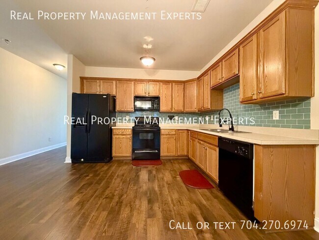 Foto del edificio - 3116 Village Glen Ln