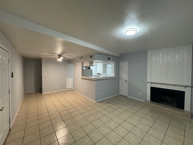 Building Photo - 7152 Fair Oaks Ave