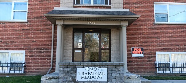 Photo du bâtiment - ONE BEDROOM APARTMENT ON TRAFALGAR ST., BESIDE KIWANIS PARK