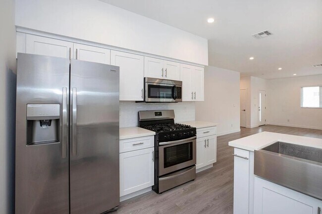 Foto del edificio - 5024 1/2 Cleon Ave