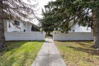 Building Photo - Triwood Gardens Apartments