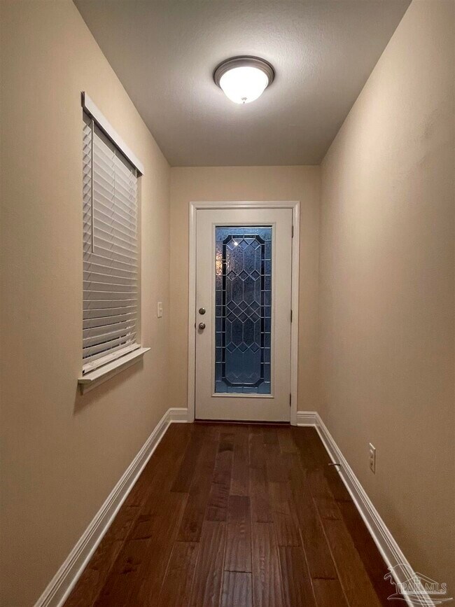 Foto del edificio - 670 Edith Ln