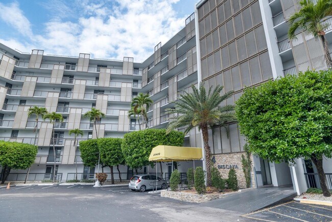Foto del edificio - 20400 W Country Club Dr
