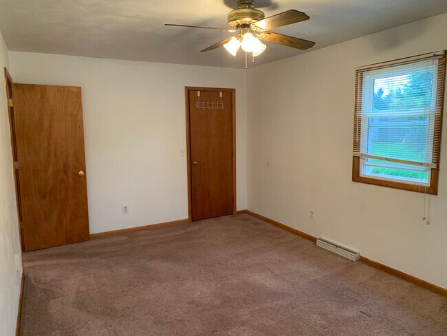 Front bedroom, view 2 - 1422 Nicholson St