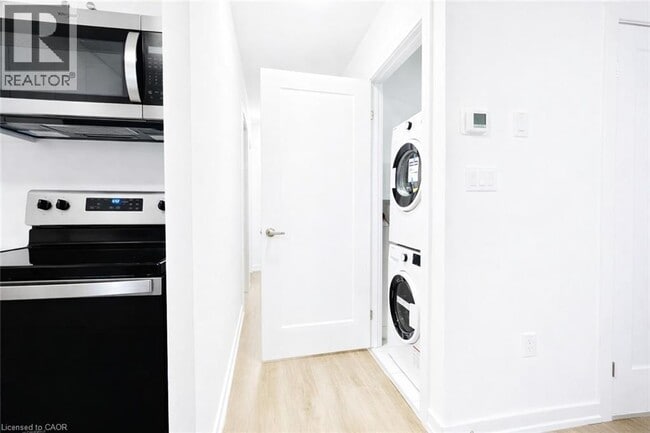 Building Photo - 40 Palace St