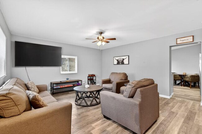 Foto del edificio - 7778 Folk Ave