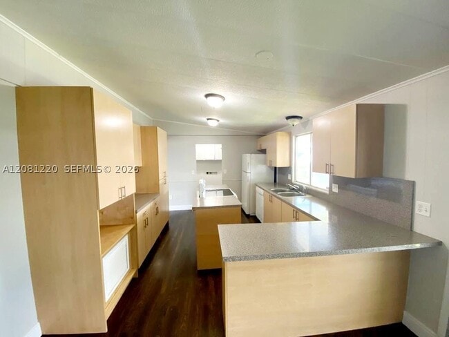 Building Photo - 710 NW 219th Ave