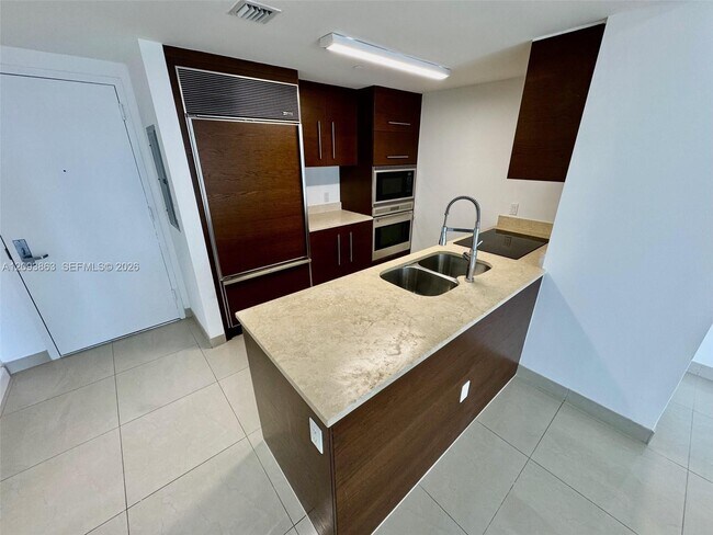 Foto del edificio - 485 Brickell Ave