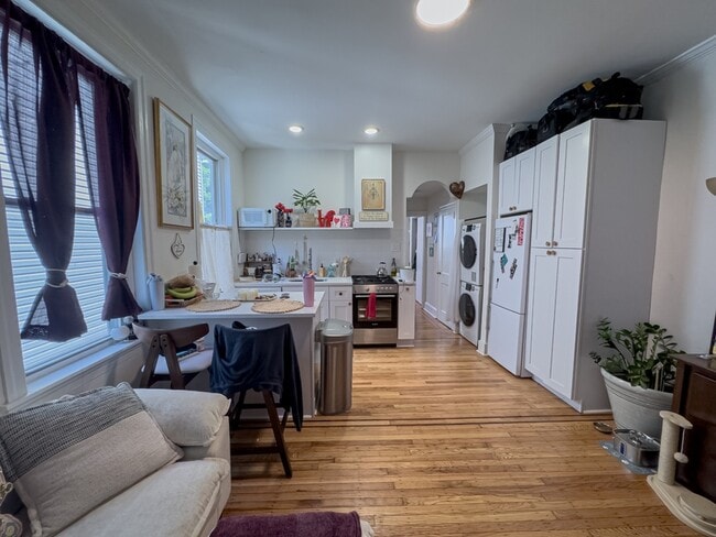 Photo - 1223 N Franklin St Apartment