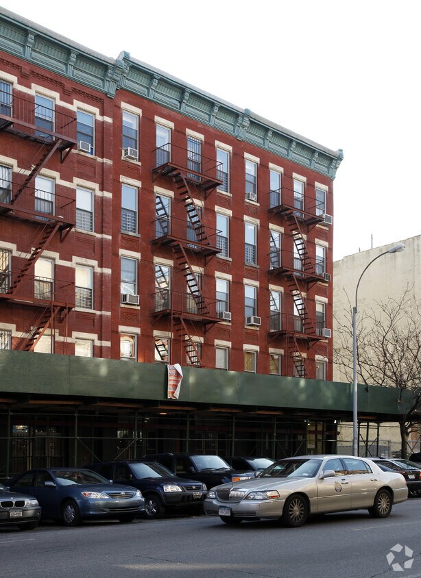 Foto del edificio - 2756 Frederick Douglass Blvd