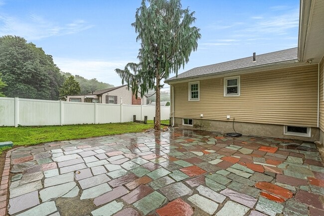 Building Photo - 11 Boline Pl