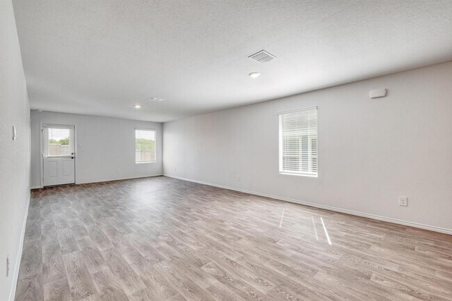 Foto del edificio - 346 Bull Lake Cir