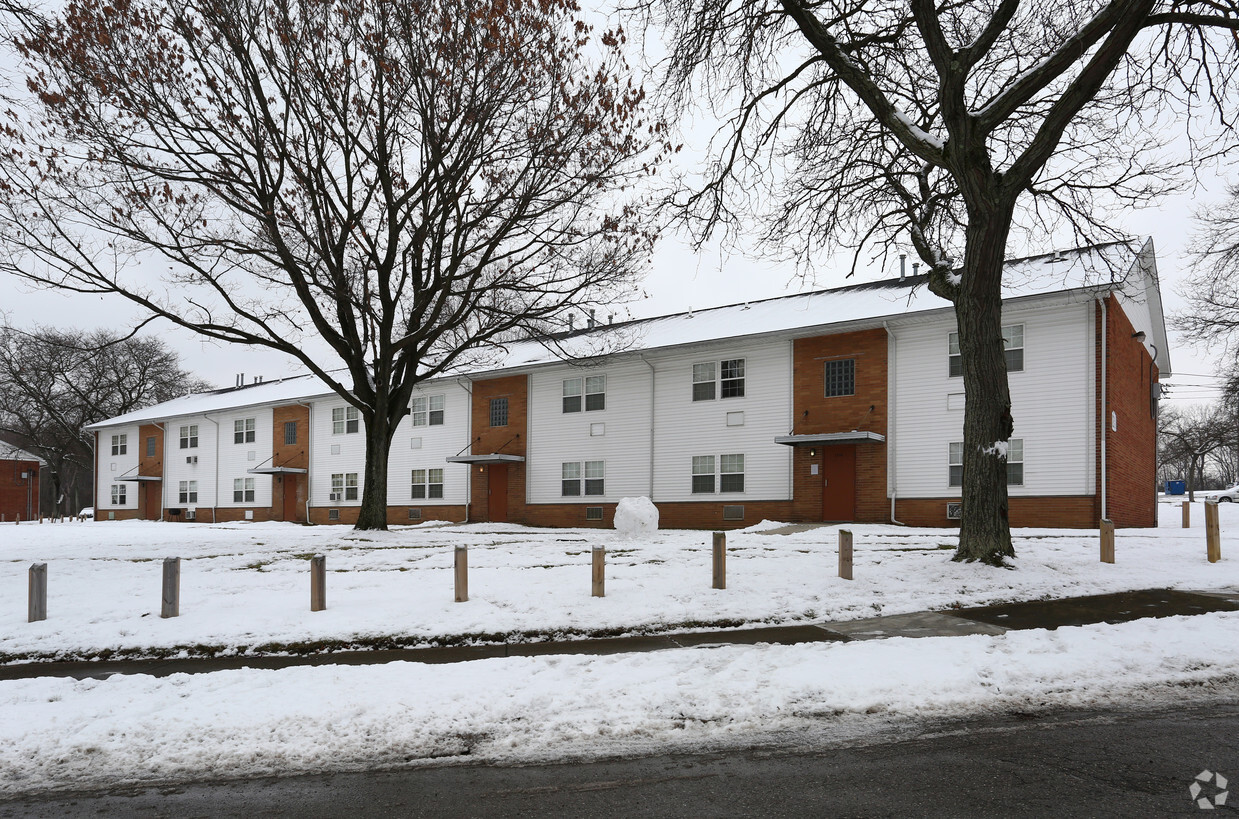 Primary Photo - Esa Park Apartments