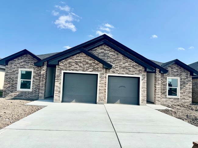 Building Photo - 1006 Escondido Ln E