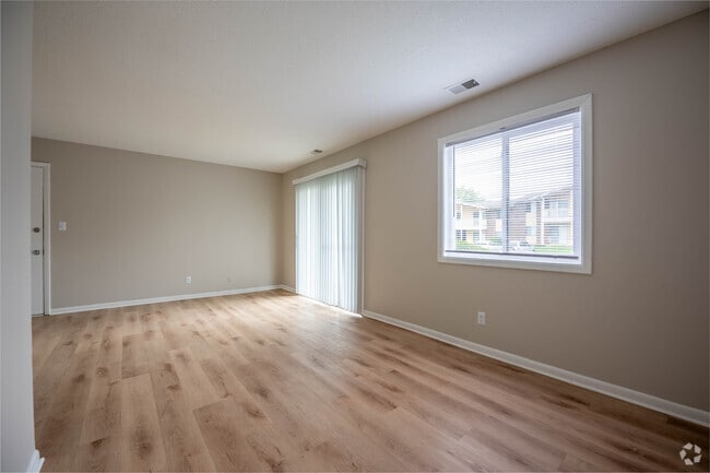 2BR, 2BA - 840SF - Living Room - The Vineyards Apartment Homes