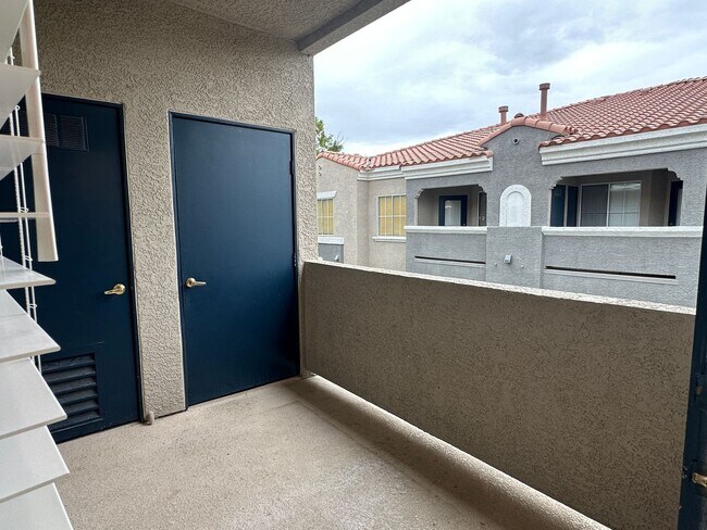 Foto del edificio - BEAUTIFUL 3BD/2BATH CONDO!