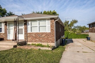 Building Photo - 4504-4506 N Jackson Ave