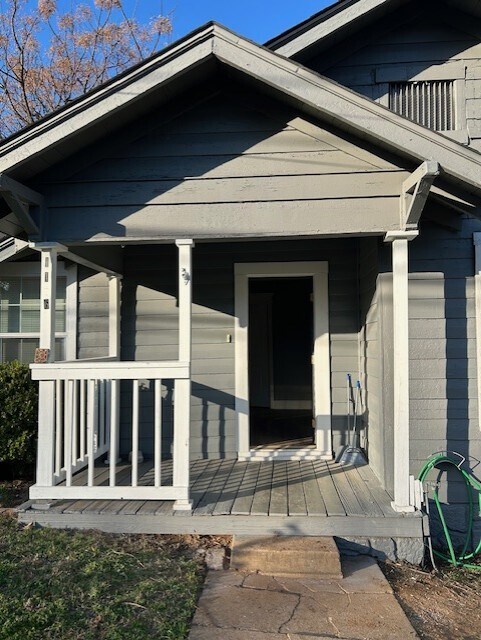 Foto del edificio - 1126 E Houston St