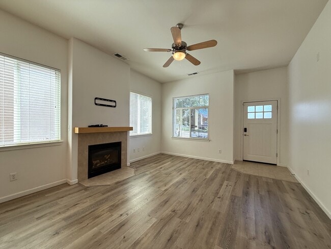 Building Photo - 1447 Yosemite Dr