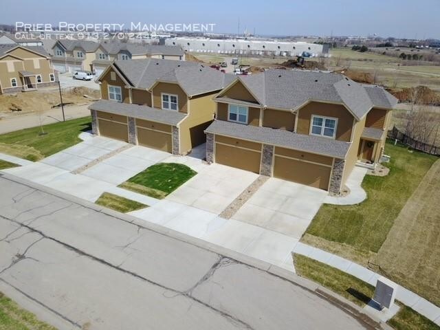 Building Photo - 3 bedroom in Lenexa KS 66227