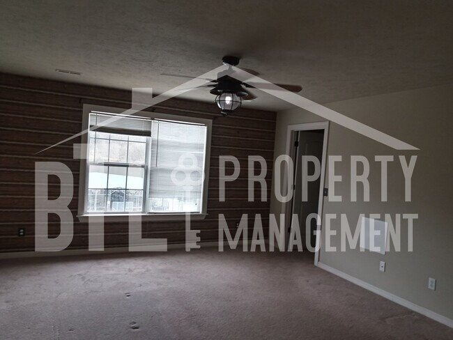 Foto del edificio - *MOVE IN SPECIAL* Beautiful 3 Bedroom Condo with a Lake View!