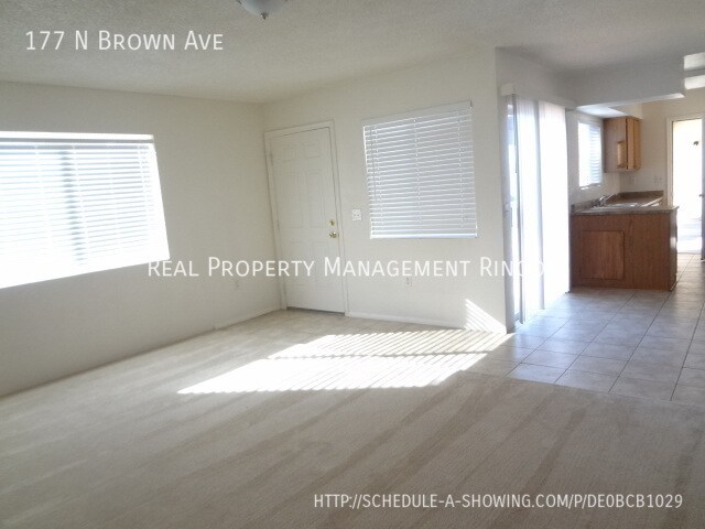 Building Photo - Super Clean 2BR Townhome!