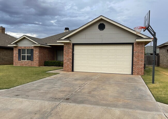 Building Photo - Amazing 3 Bedroom Home in Shallowater!