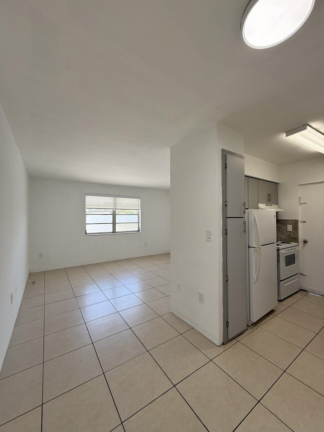 Building Photo - 5165 W Flagler St