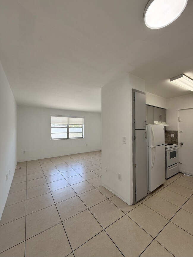 Foto del edificio - 5165 W Flagler St