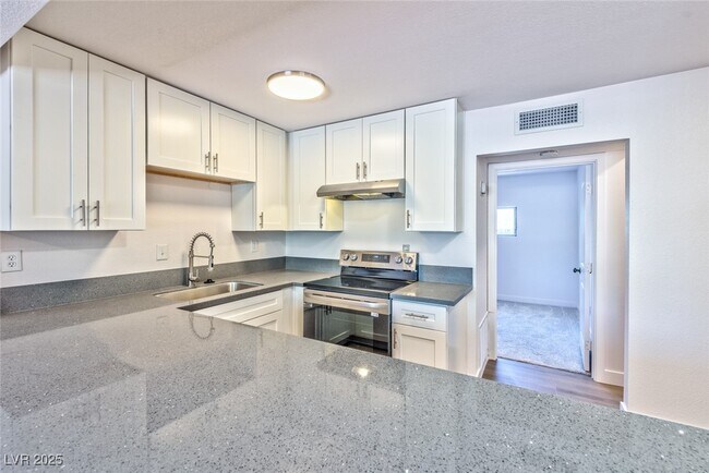 Foto del edificio - 342 S Water St
