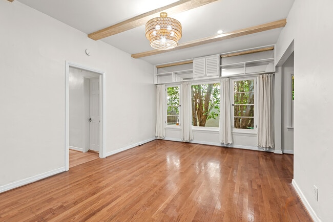 Building Photo - 340 N Oakhurst Dr