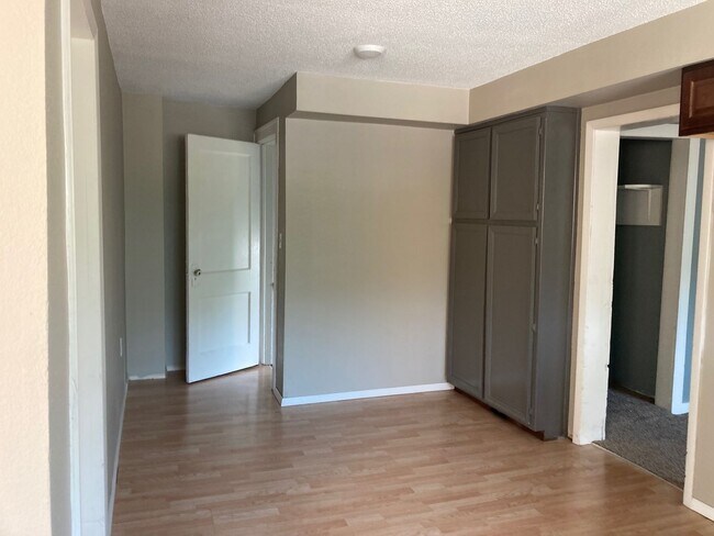 Building Photo - 618 N 56th Ave W