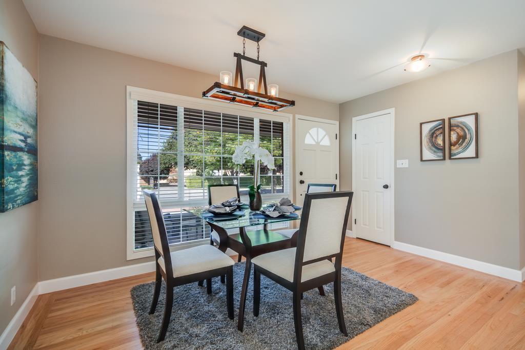 Foto principal - 2461 Plummer Ave