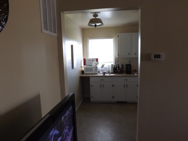 Building Photo - 207 W Elm St