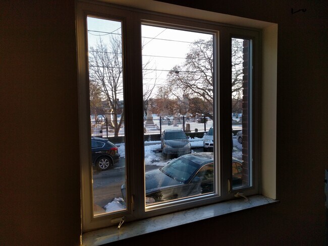 Vista frontal de la ventana - 1815 Wolf Street