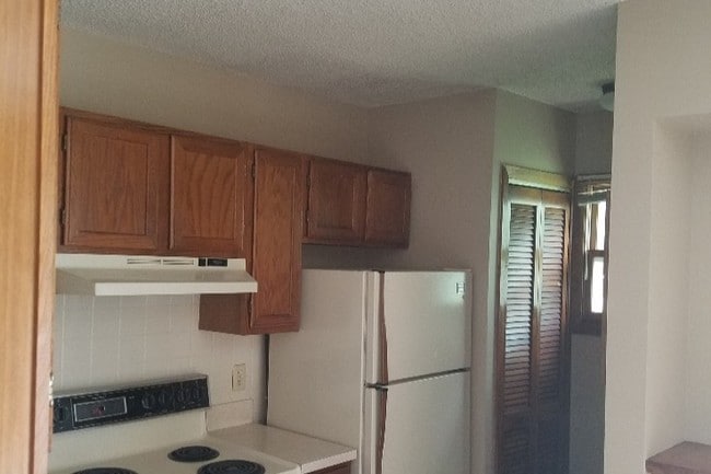 Building Photo - 4800 W 13th St N