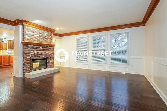 Building Photo - 4 Bedroom Pet-Friendly Home in Lenexa, KS with Main Street Renewal