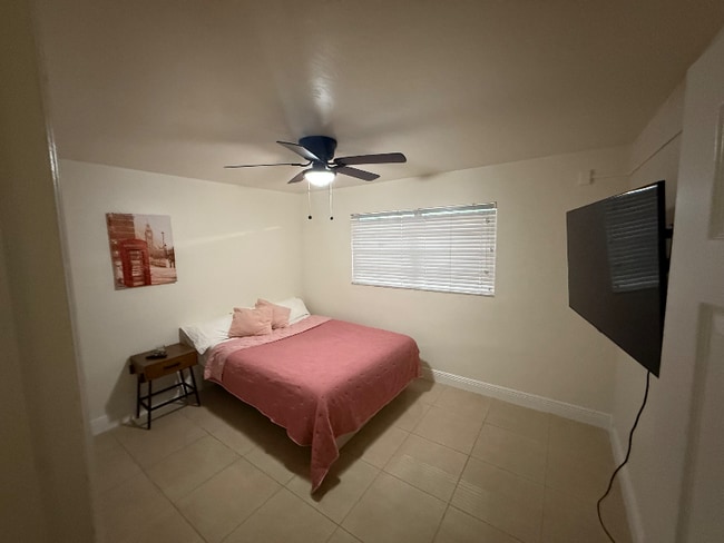 Building Photo - 19001 NE 14th Ave