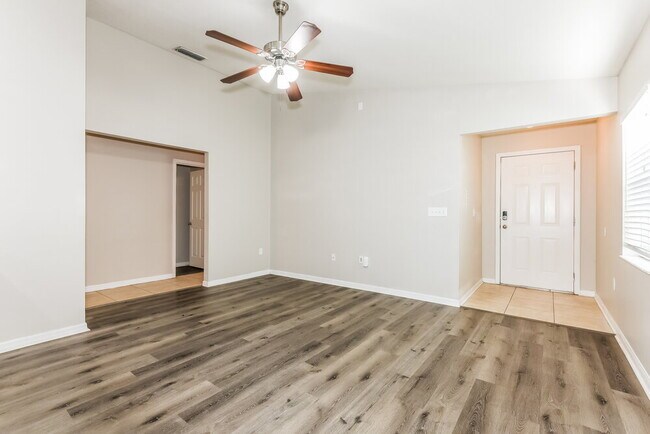 Foto del edificio - 5059 Belmont Park Ln