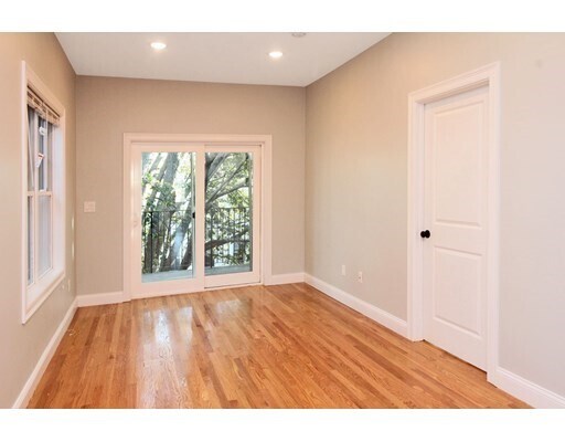 Foto del edificio - 170 W 9th St