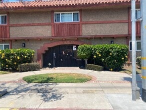 Building Photo - 13907 Vanowen St